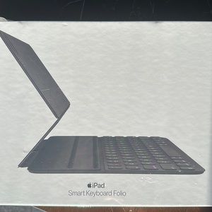 NWT Apple iPad Smart Keyboard Folio 11inch